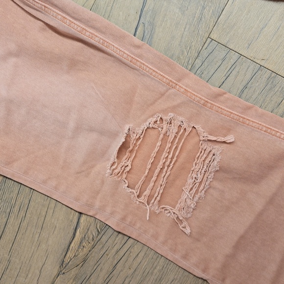 Vervet Altar'd State Distressed Cropped Denim Jeans| Size 28 - Picture 3 of 9